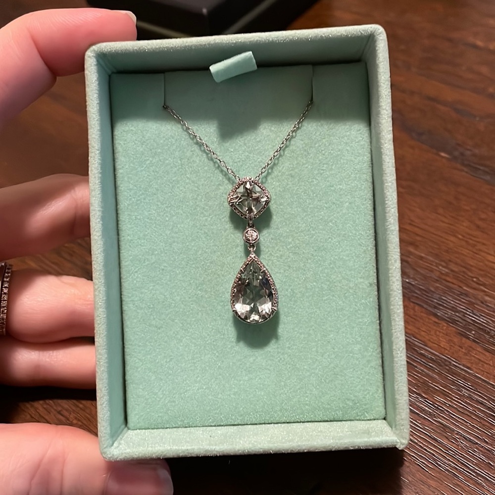 Pear-shaped Aqua pendant necklace